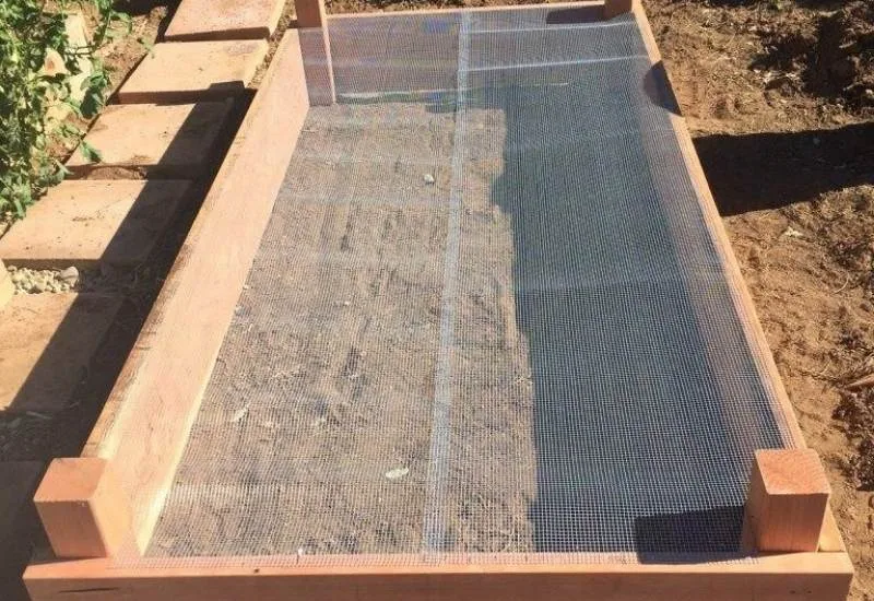 raised garden bed hardware cloth